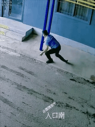 大哥，不是我说你，上了年纪了。就不要这样子搞了呀。