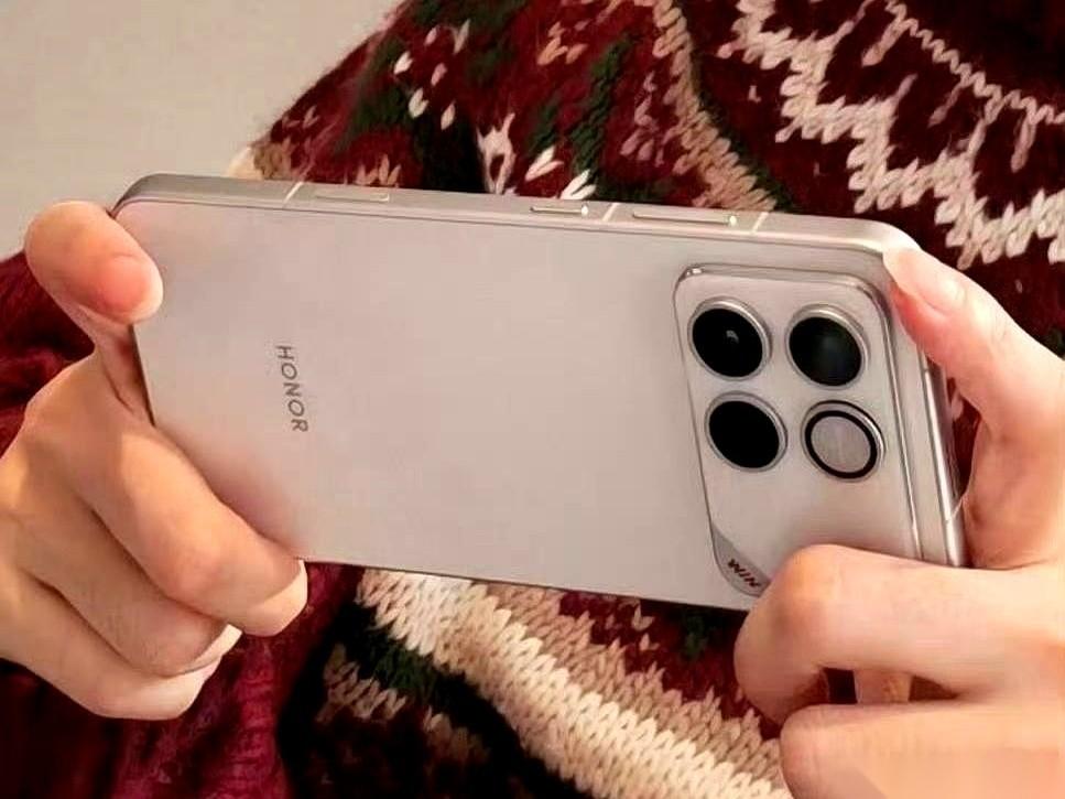 9500毫安的电池？！我没看错吧？这年头手机发布会，PPT上吹得天花乱坠，电池