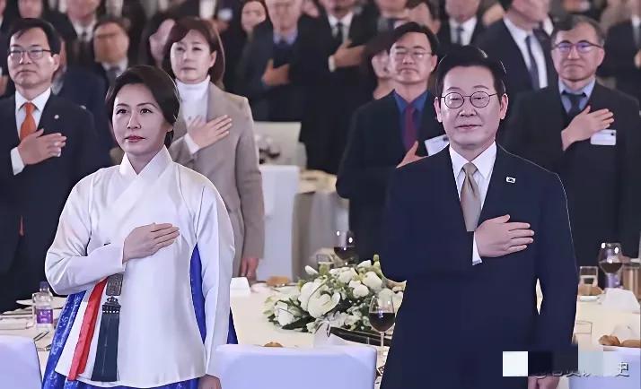 李在明访华这步棋，看着骚气实则全是算计！正事不干先搞在华韩国人网友见面会，