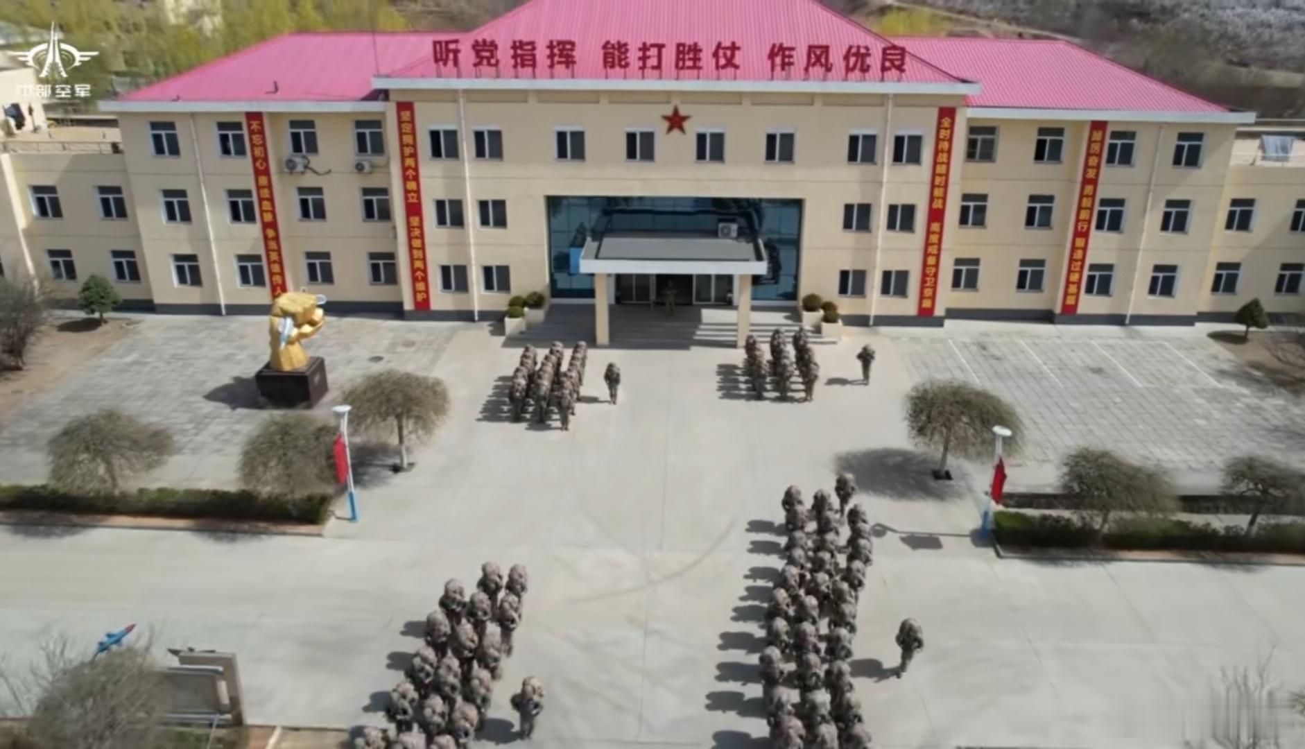 又见手捏F22营[大笑]​​​