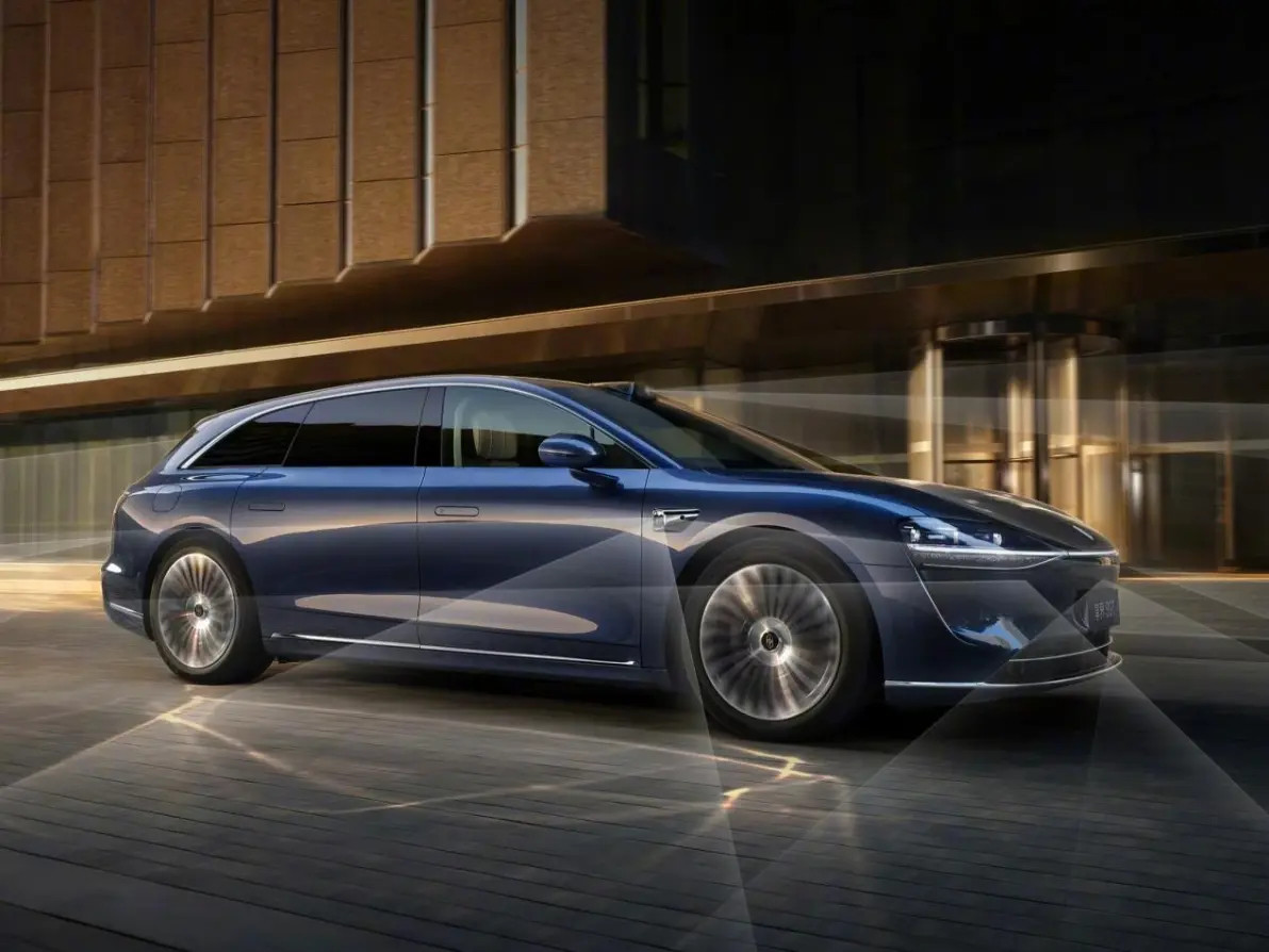 从尊界S800开始，五界的设计语言第一次出现了独立个性的方向到了如今尚界Z7/Z