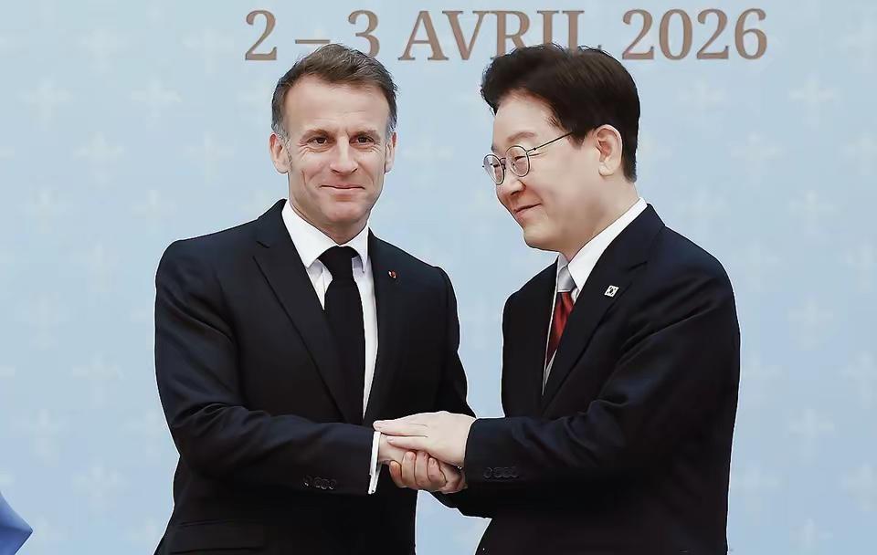 近日，正在韩国访问的法国总统马克龙宣称：“韩国、法国以及欧洲国家、加拿大、日本、