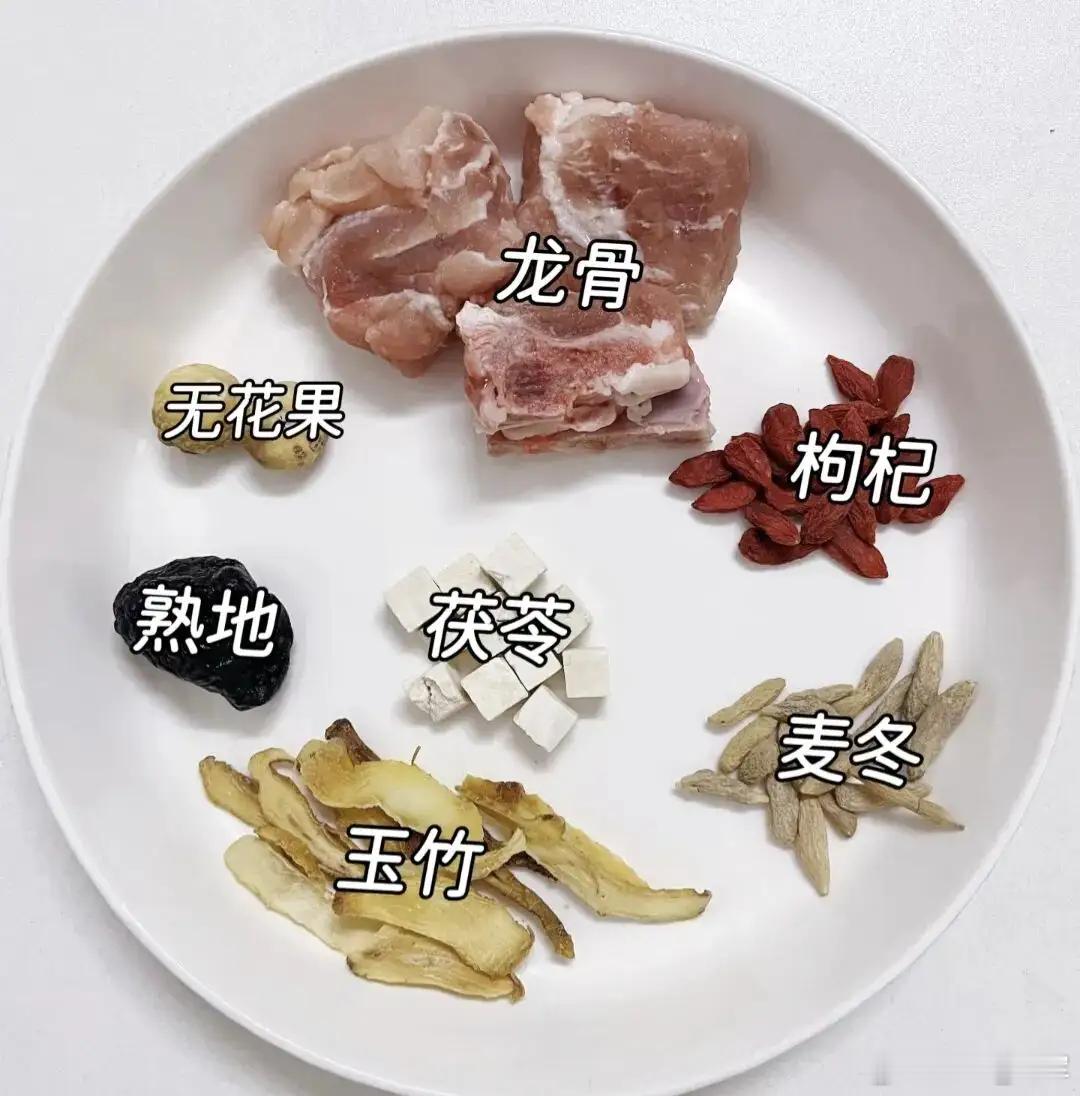 上热下寒、一补就上火的，这道汤收好了今天分享一道滋阴养血、补益脾肾的靓汤，上热