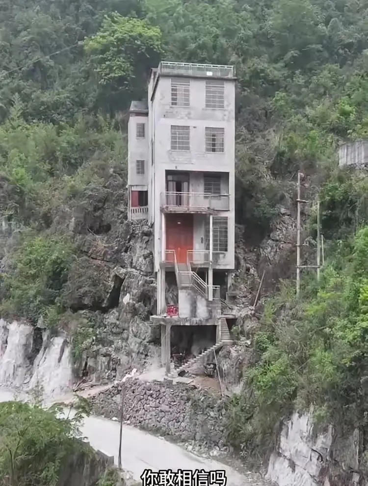 这房子建在这里有证吗？