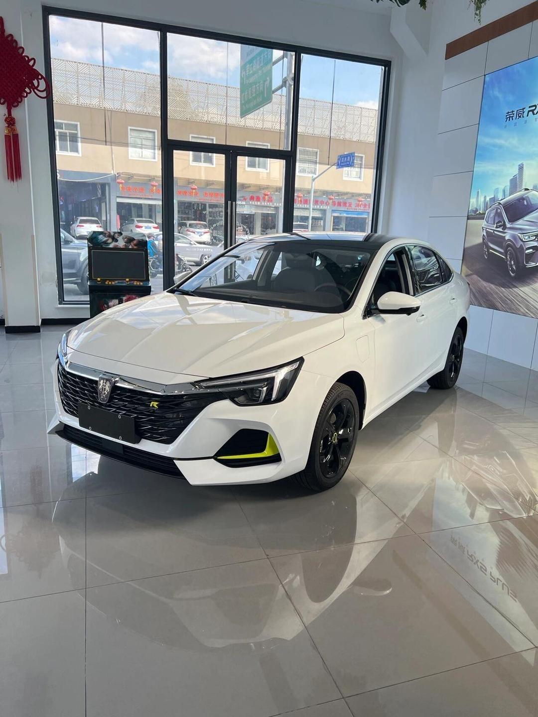 大家觉得上汽荣威和上汽名爵，谁更受重视？我觉得名爵更被上汽重视，上汽给名爵的资源