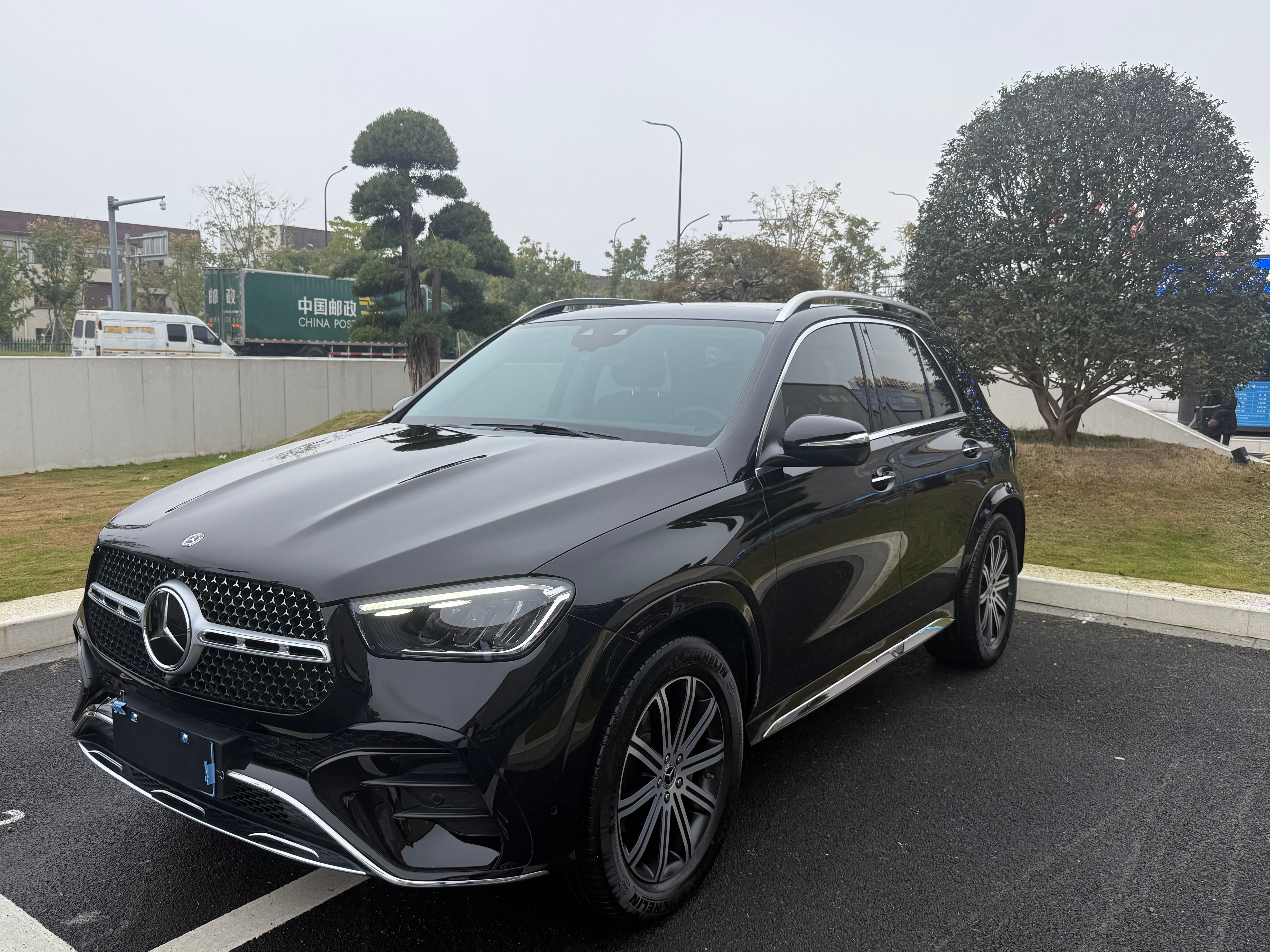 开了一年的改款奔驰GLE350时尚型，3.5万公里，底盘升降，柏林之声，新车指导