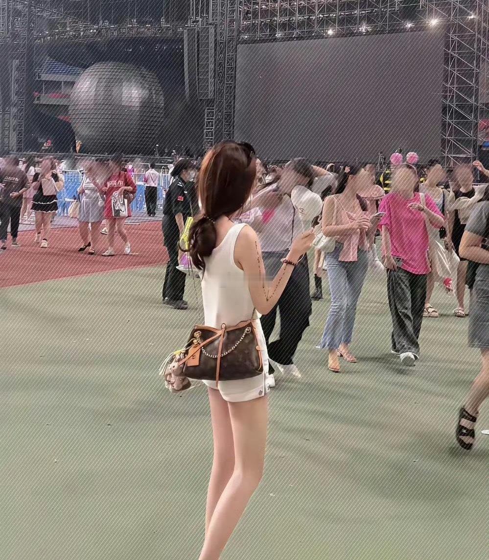不懂就问，为什么有钱的女生，一般都是瘦瘦的？？