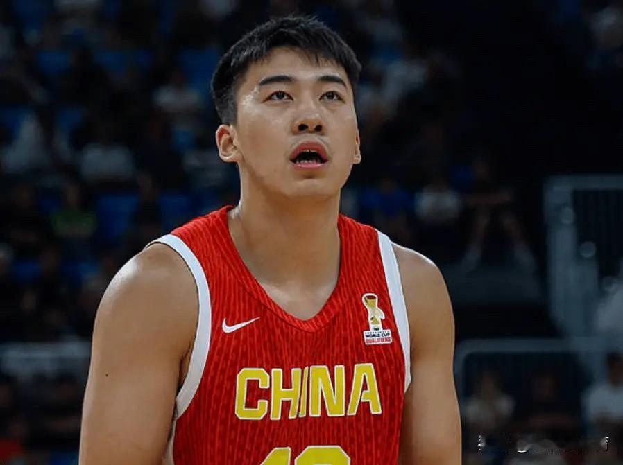 去年王俊杰为什么是大腿，那是人家一直在外面打球，回来没怎么集训就直接打亚洲杯了，