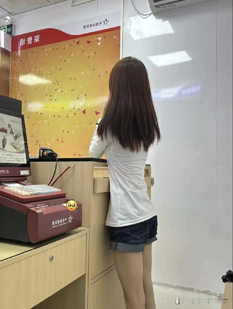 彩票店守5小时业绩0，两块钱都没赚到！我到底在等啥开了家彩票店，整整5个小