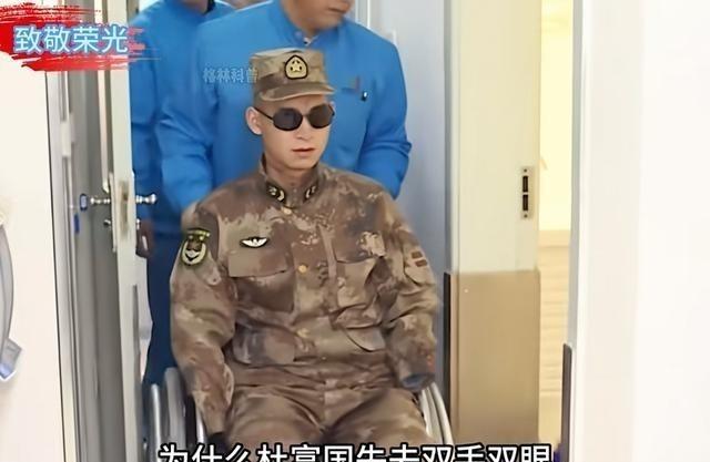有人问，为什么杜富国失去双手双眼，还能留在部队？答案很简单：是部队需要他！你以为