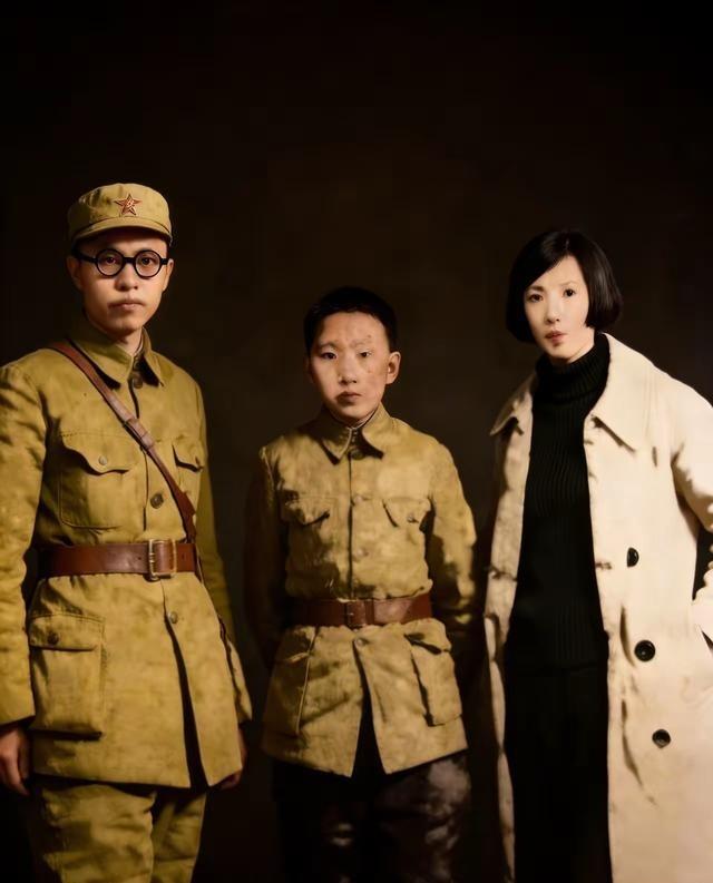 贺子珍太善良了，这张照片足以说明一切。1937年贺子珍因为众所周知的原因借道兰州