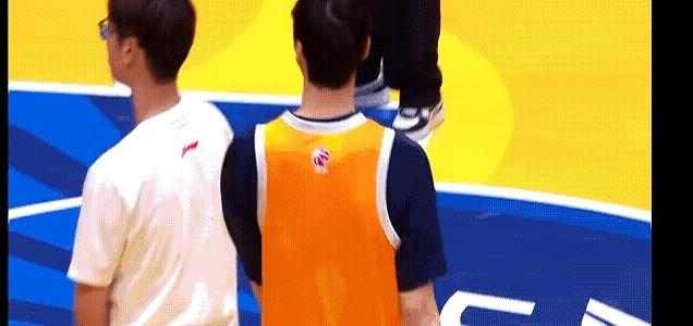 哪怕闭着眼扔，也不该只得6分吧？2026年CBA全明星三分大赛，宁波队的宁鸿