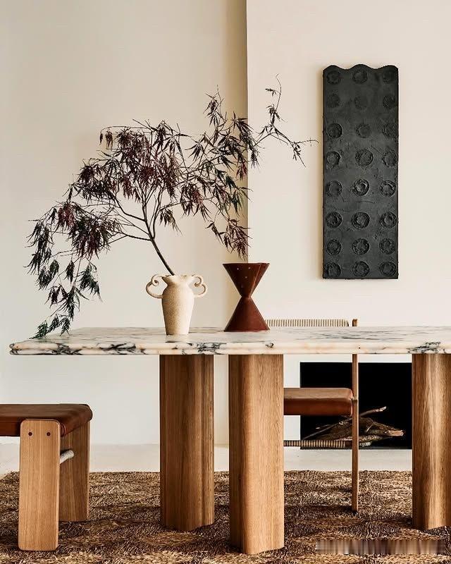 软装设计，千万别踩坑中古风自装中古风最容易翻车的两点：1️⃣堆一堆老气过时