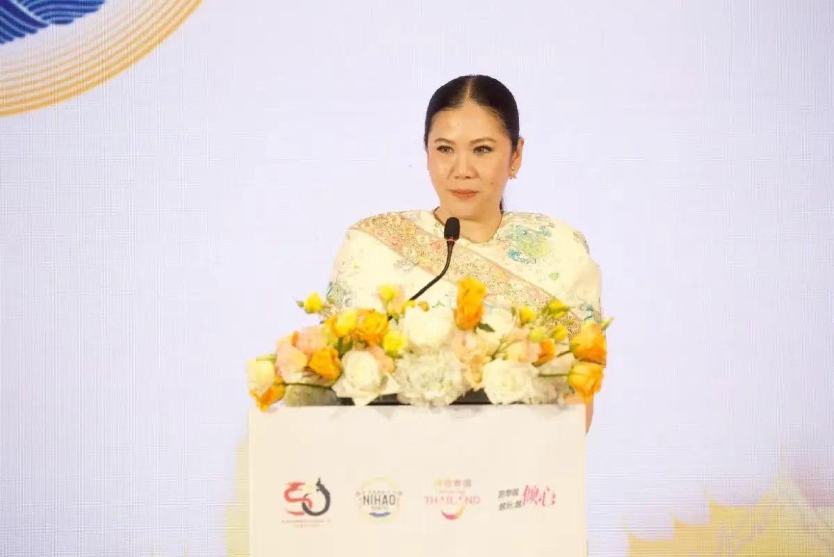 泰国旅游局长有想法有干劲，她认为在我国国庆黄金周期间，泰国可以吸引20万名中国游