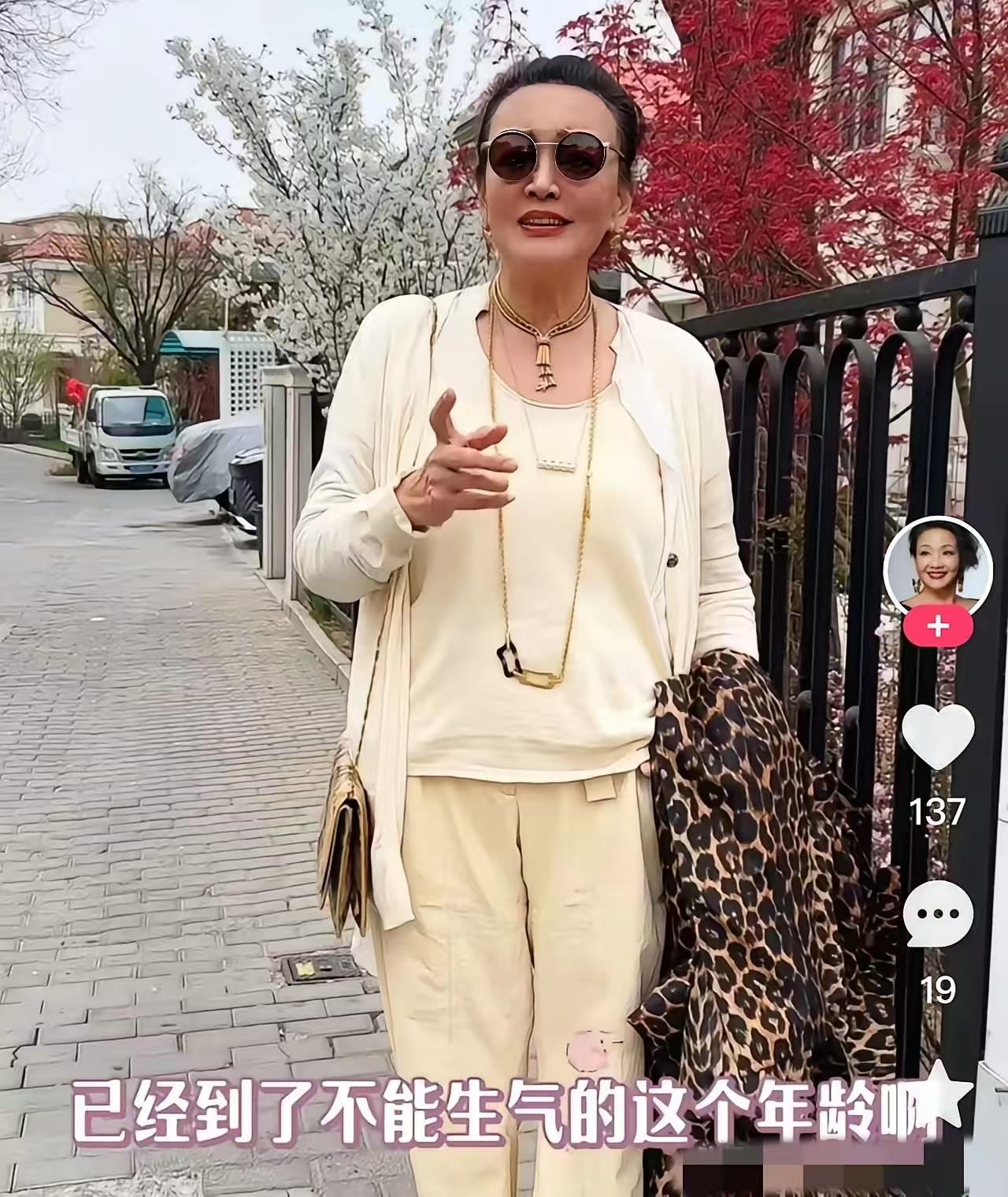 感觉张兰大概率做不到，这也是那个儿子一而再再而三骂人的底气，没办法，公司和儿子都