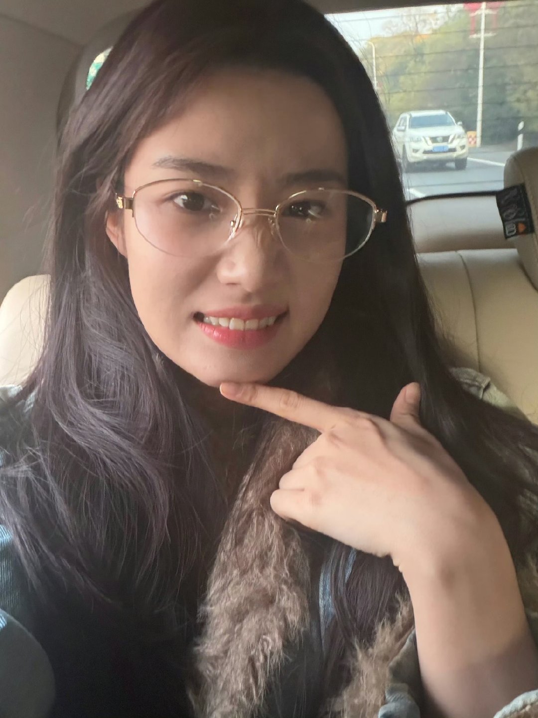 卢昱晓穿了破洞裤狂掉San卢昱晓亲猫照卢昱晓穿了破洞裤狂掉San