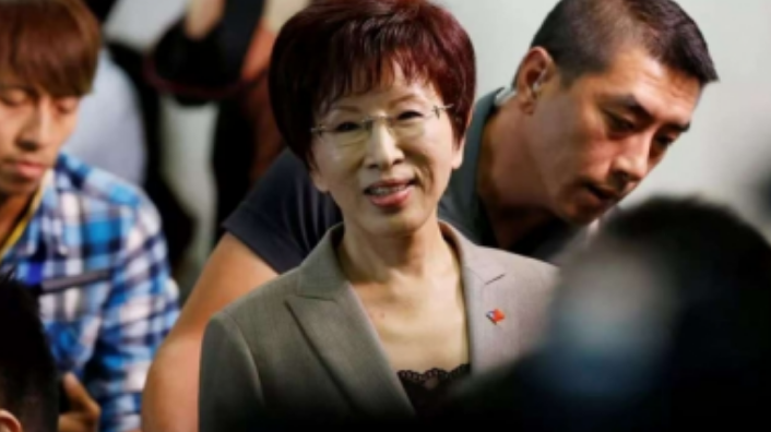 台湾民进党狗急跳墙了。据民进党官网消息，针对台湾国民党前主席洪秀柱出席九三阅