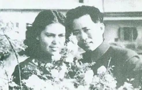 1939年，去苏联学习的刘亚楼，突然得知，自己在延安的妻子凌漪竟然和一位红