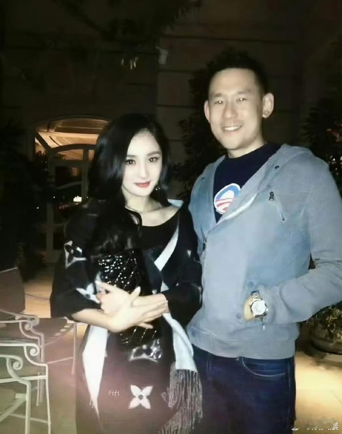 早年时期的杨幂颜值出众，精致样貌宛若真人芭比一般。