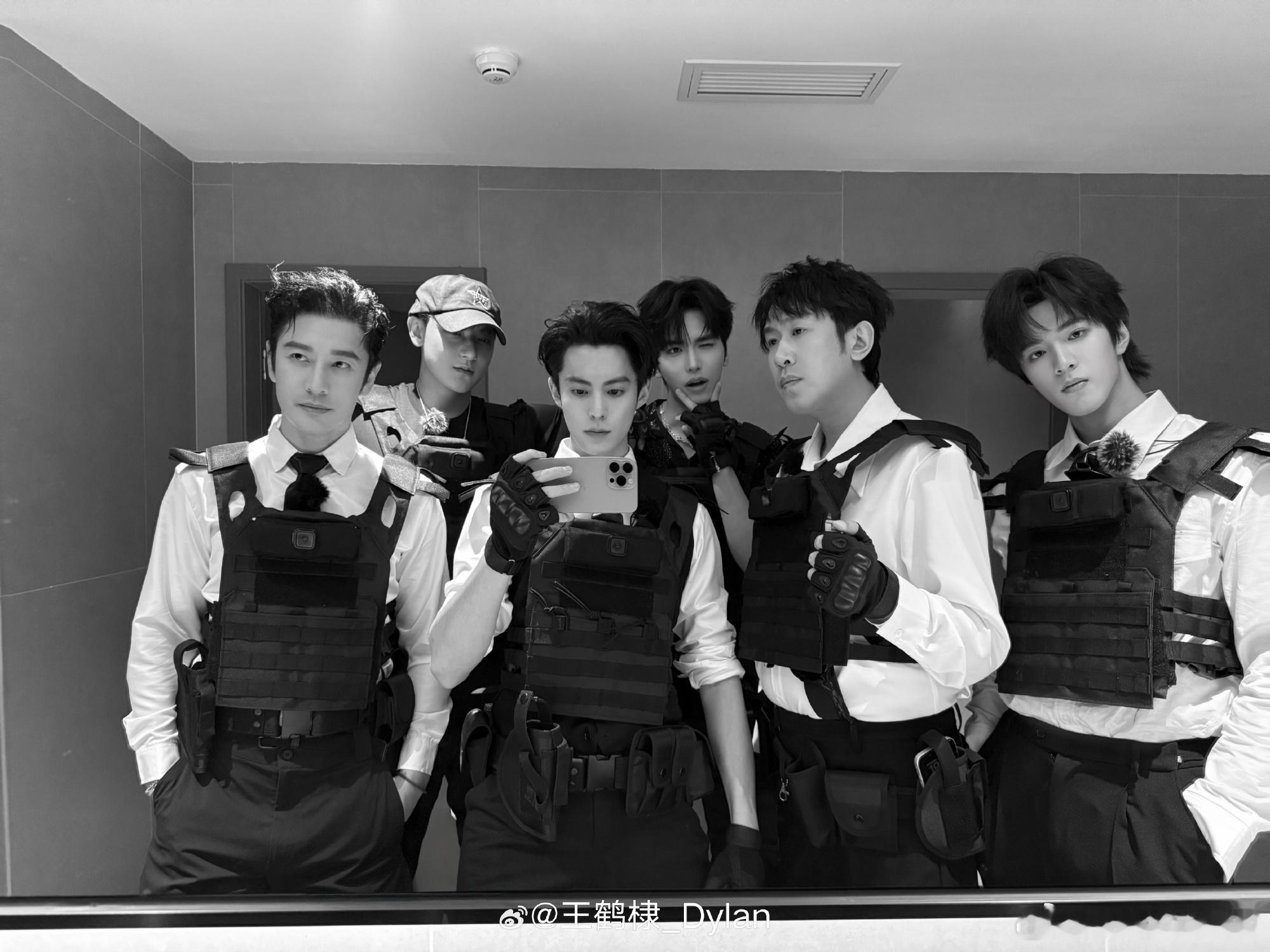 王鹤棣晒破8000合照王鹤棣发破8000热度福利