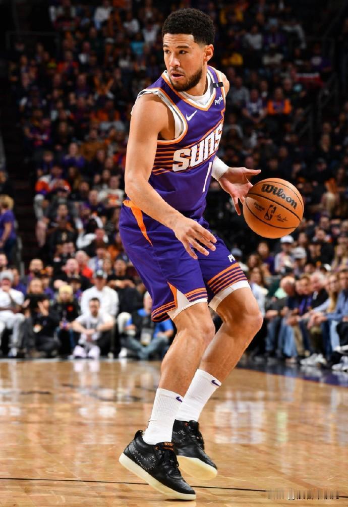 德文·布克与太阳的这份“终身契约”，堪称NBA版的凤凰涅槃传奇！当其他球星忙