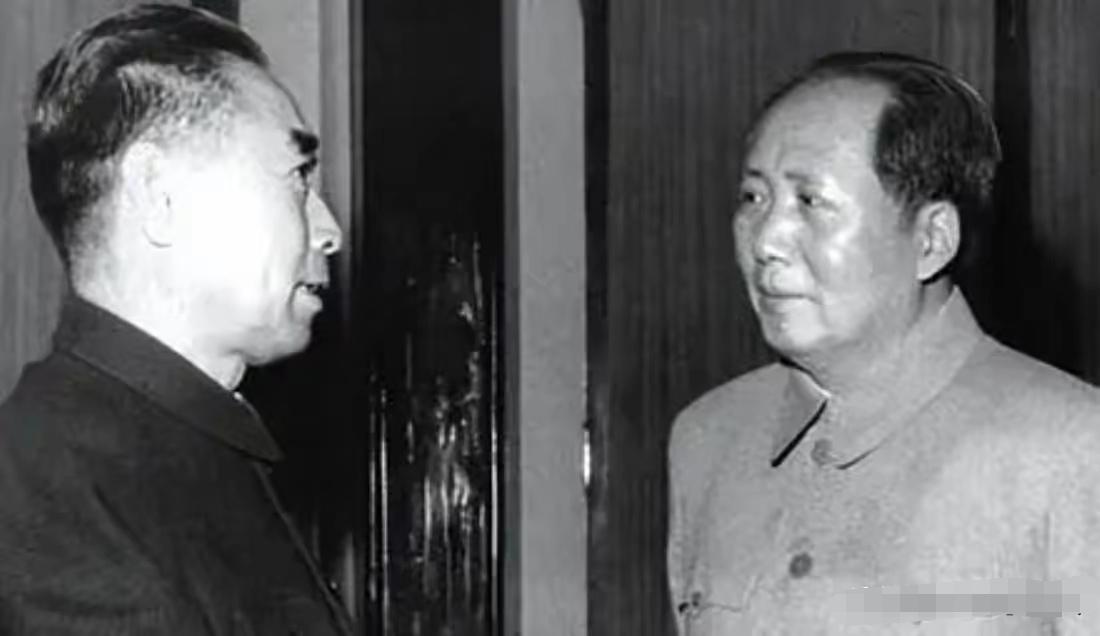 1961年，毛主席和周总理在中南海爆发了一场“史无前例”的争执，面对周总理的“喋