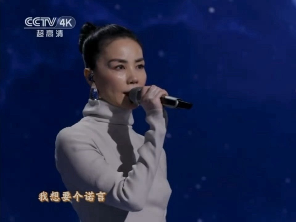 谁给王菲画的眉毛破案了，王菲年轻时就喜欢这么画，而且比现在还弯春晚段子大考春晚