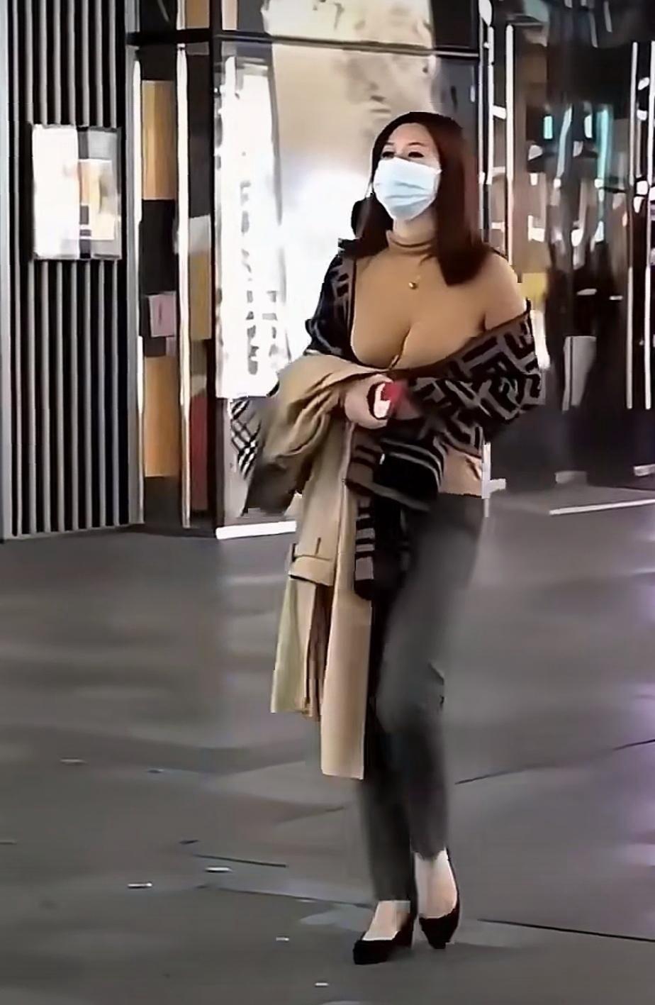 街拍漂亮阿姨，真的太美了[爱心][爱心][爱心][爱心]