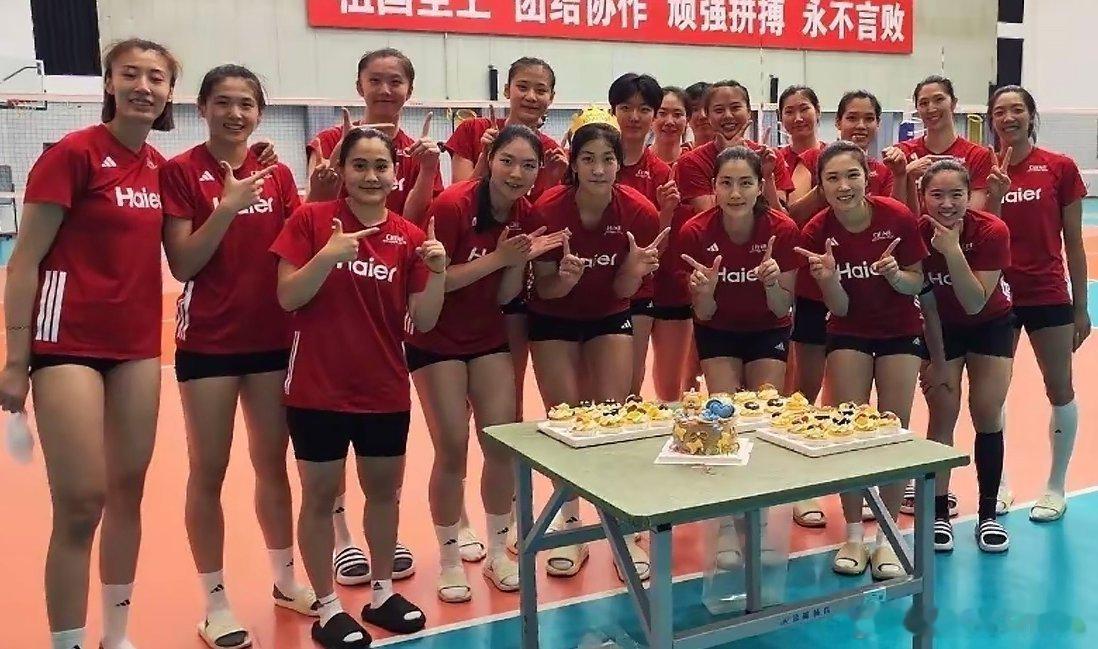 排球🔙吴梦洁伤愈归队备战亚锦赛，加油！