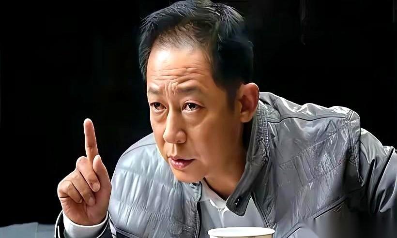 王志文有句话，太狠了，第一次听，我半天没缓过神来。他说，狼夹着尾巴，走遍天下吃