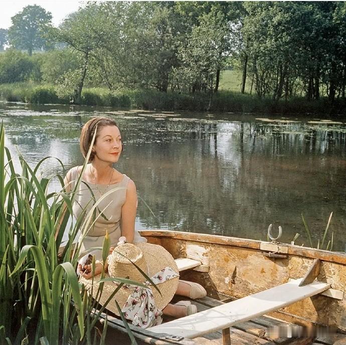 历史老照片：明星的退休生活1960-1967年，影星费雯丽在她位于英国东萨塞克