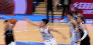 张陈治锋对不起莫兰德，拉张嘉伟违体很幼稚，他很可能辜负杨鸣的重视张陈治锋今天