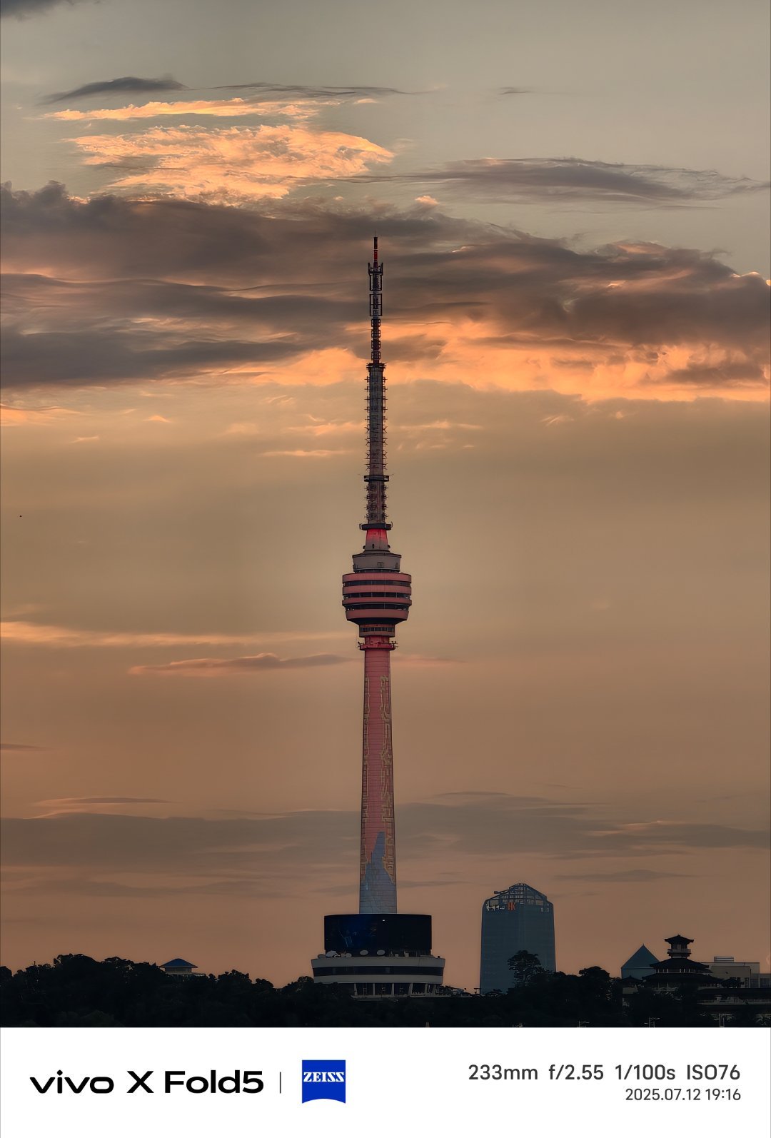 这是我第三次来武汉​一次转机、一次酒店睡了宿觉​昨天终于能逛一逛​感慨背了一万遍