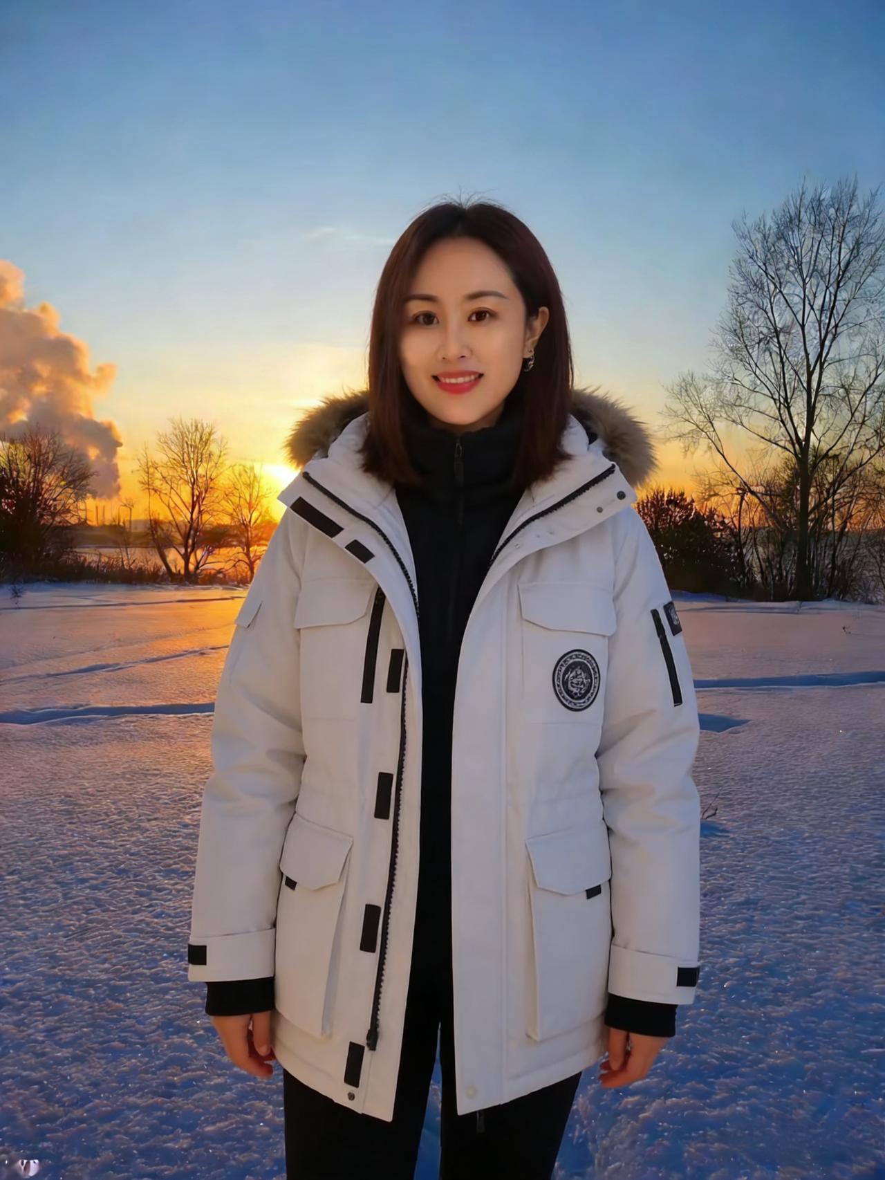 北国的雪，落满了辽阔的荒原落日熔金，漫过黛色的林巅你身着素白，踏雪而来打破