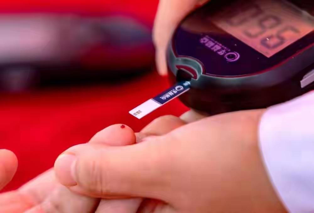 “糖尿病隐形杀手：你知道自己其实也中招了吗？”朋友们，你们知道吗？根据最新的统