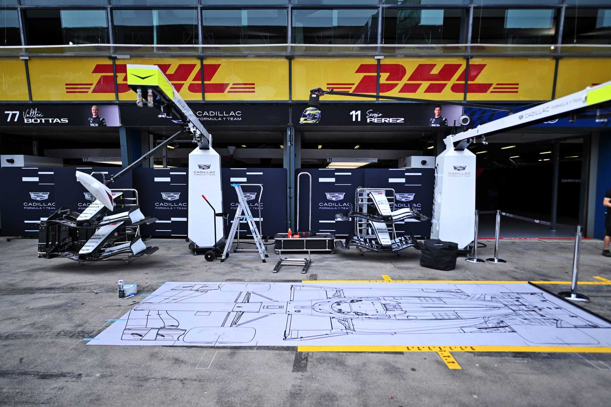 由于不可抗力因素，FIA取消了澳大利亚大奖赛赛前两个阶段的宵禁措施，允许车队工作