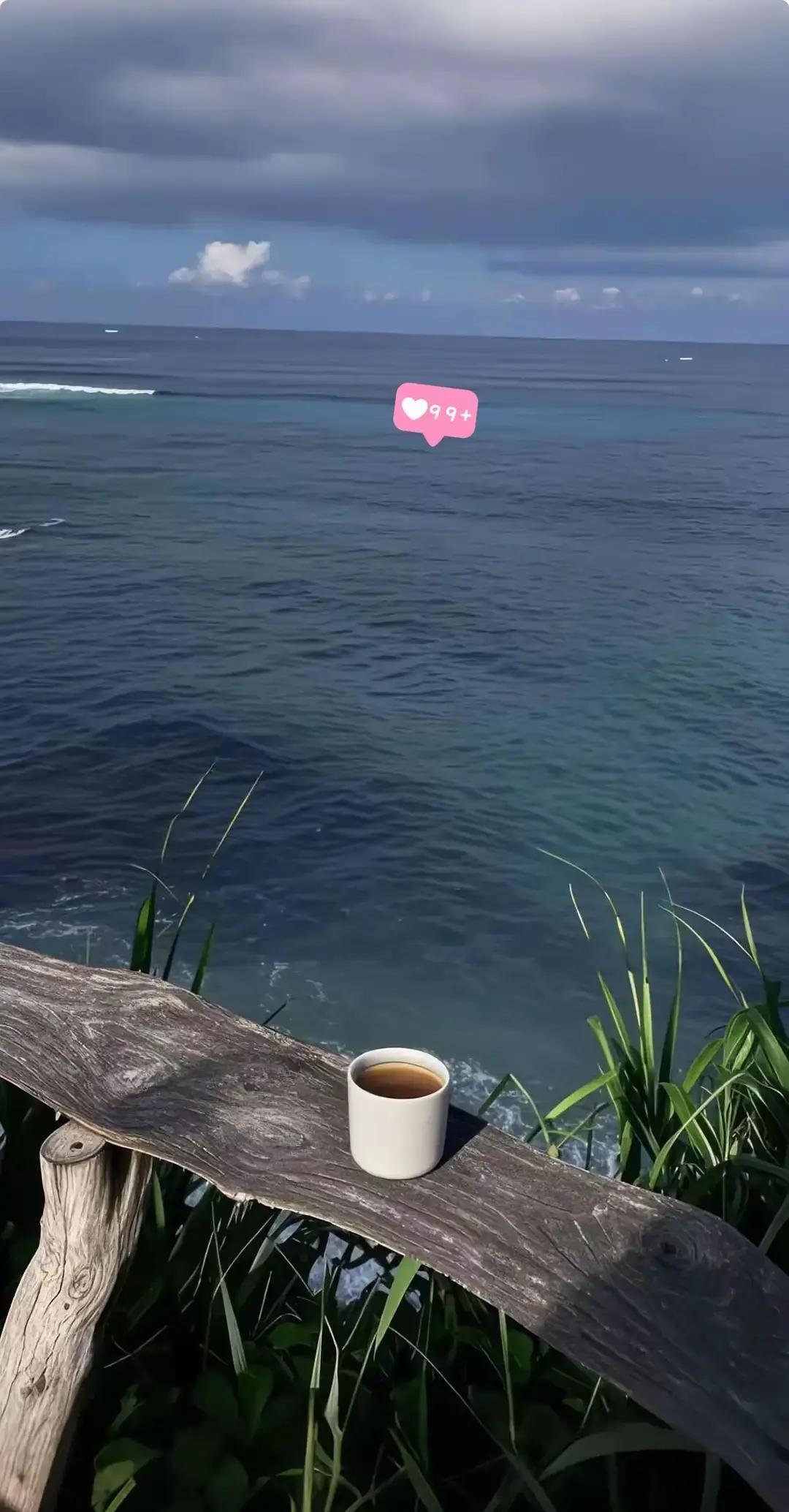 邻居大爷攒了一辈子钱，存折密码刚教给闺女，人就走了。我上周去收拾老房子，柜子