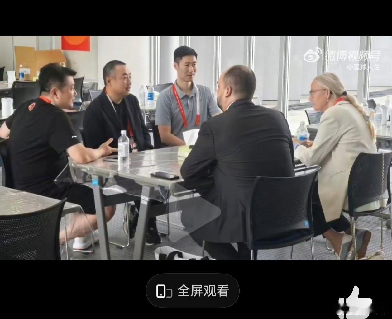 王励勤在刘国梁身边就像个新兵蛋子，指望他能打破旧有的既得利益团体，那是做梦。​