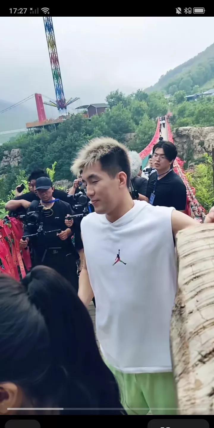 这次郭艾伦回家乡辽宁，助力辽宁文旅，宣传家乡美丽景色和城市面貌，用他个人影响力让