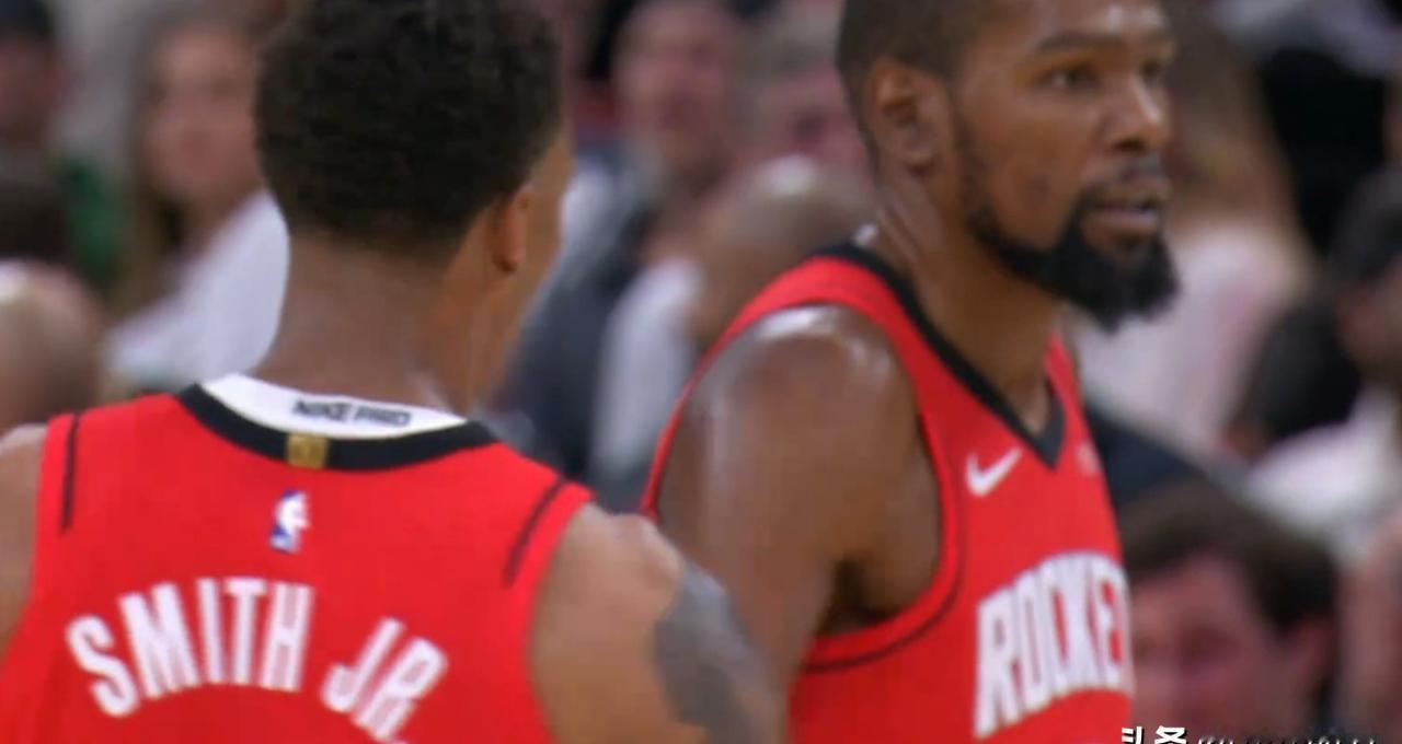 杜兰特7投1中时，火箭篮板赢了快船一倍。这就是今天比赛的真正转折点。上半场他