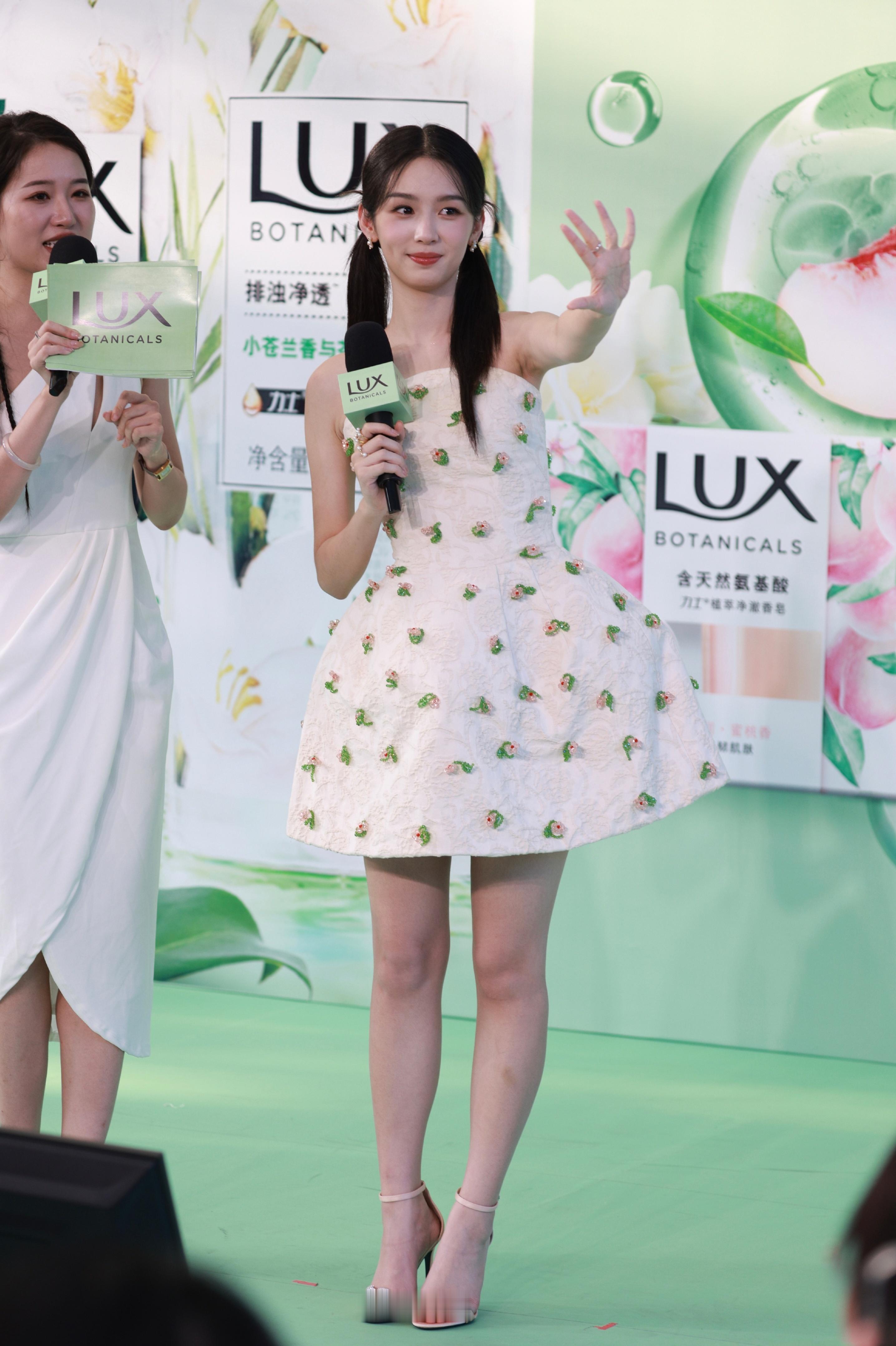 周也田曦薇她的山她的海周也线下活动生图期待🥥