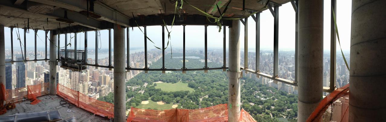 纽约One57大厦顶层公寓施工时，中间那根柱子后来被拆了，花了100万美元。有网