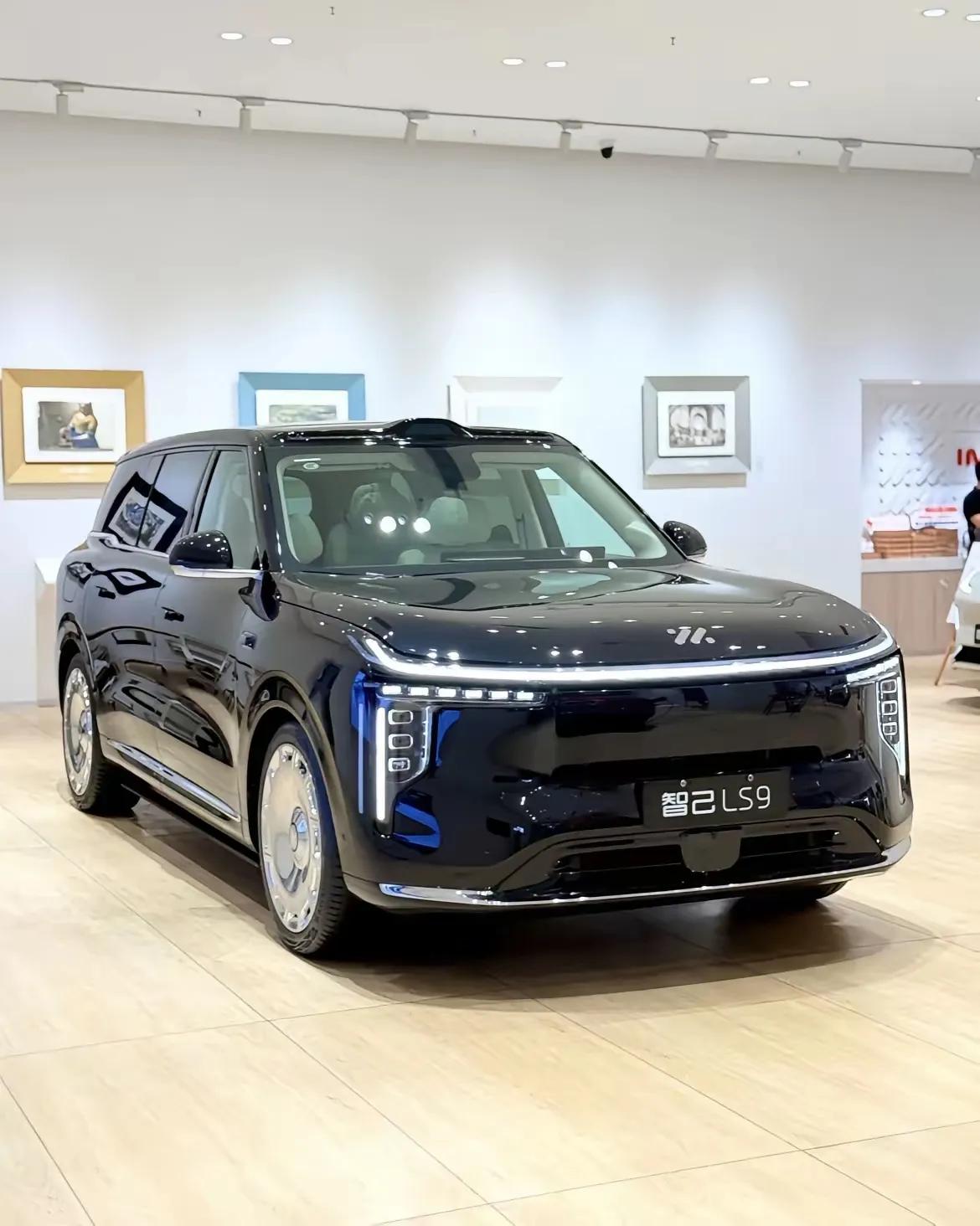 不管信不信，这就是很多家庭绕不开的算账题：花30万买辆车，用十年，电车的总花费最