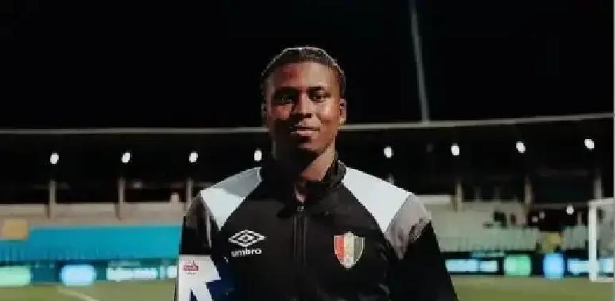 撕毁三份合同，罢训逼宫。就为去罗马给穆里尼奥踢球。罗马总监平托已经飞到里斯本