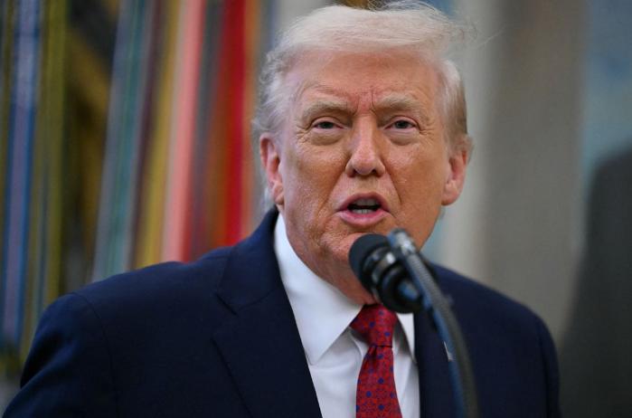 特朗普是昏头了才拦截中国油轮吗？我觉得不是，他是要宣示“南美是他的后院”，而且