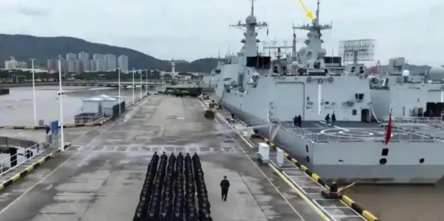 不经意间，中国海军的052D型驱逐舰入列服役了29艘。特别是，被网民称为的052