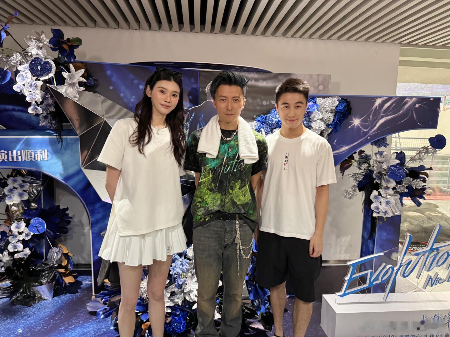 何猷君奚梦瑶去看谢霆锋演唱会何猷君奚梦瑶去看谢霆锋演唱会了，原来奚梦瑶何猷君也喜