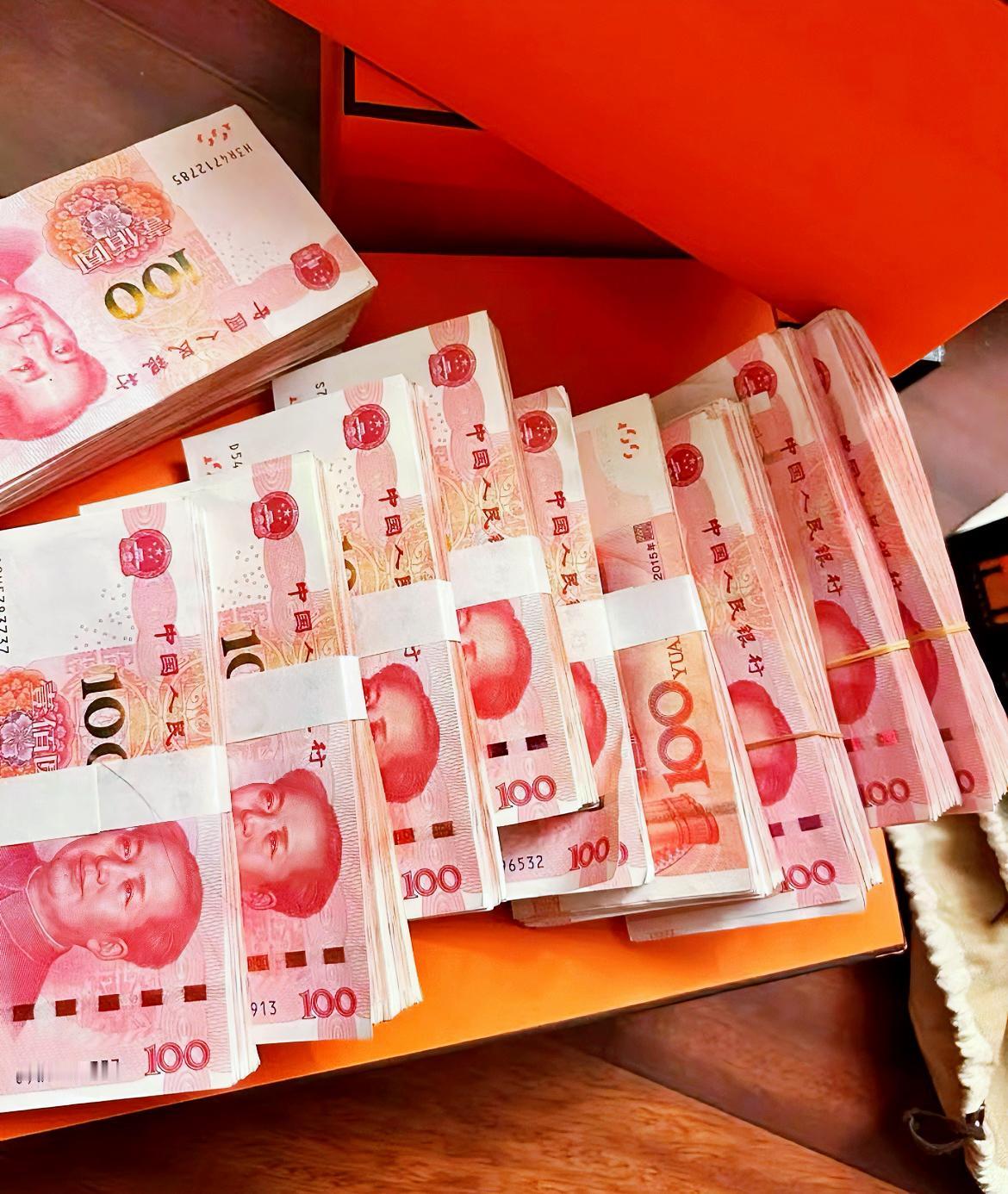 我家四个老人，全都退休了。​我爸，我妈，我岳父，我岳母。四个人的退休金加一块，
