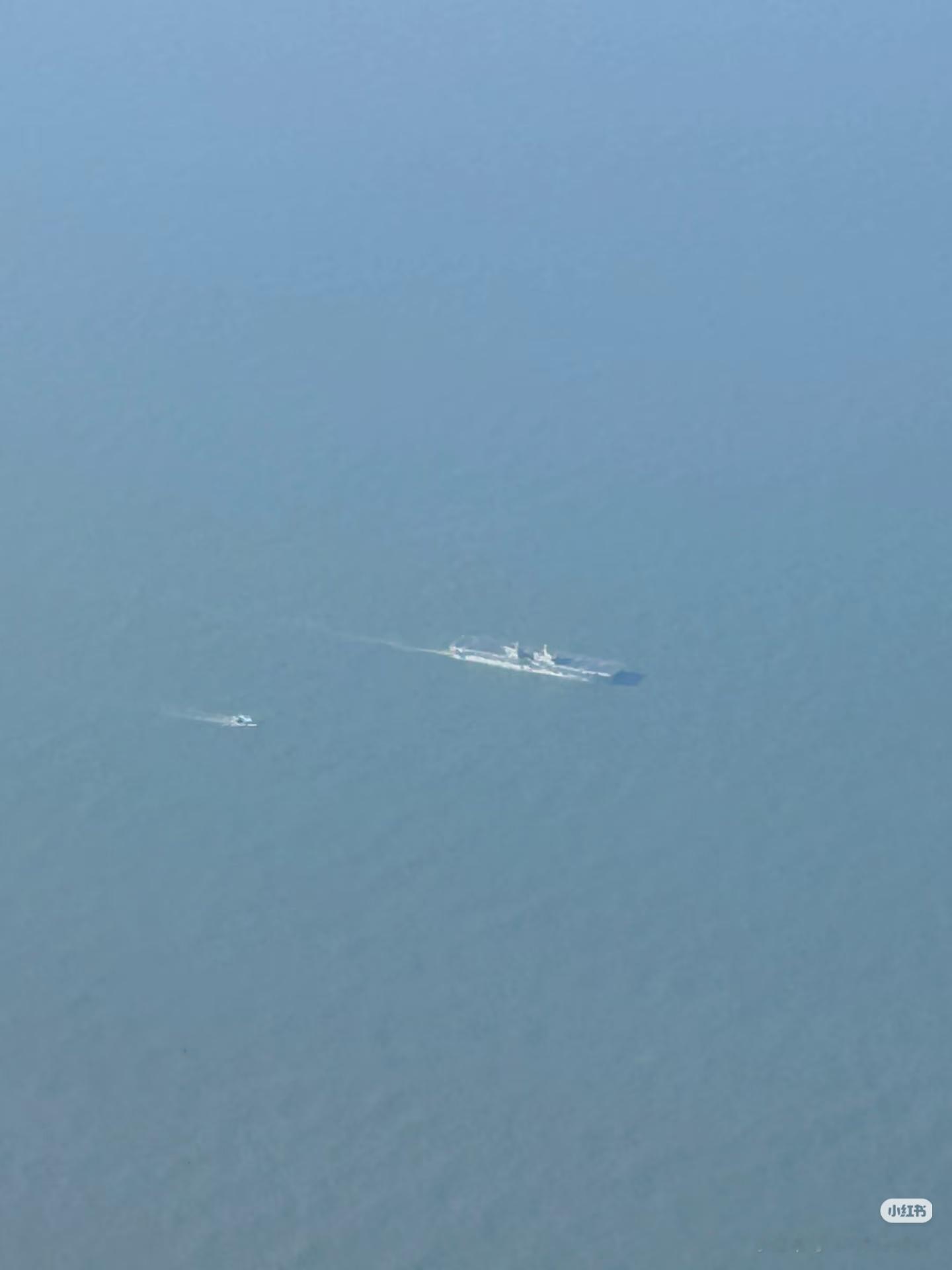飞机上看到四川舰试航：图源水印