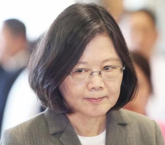 蔡英文罕见发声：“我是台湾人并没有错，我是中国人，因为我是念中国书长大的，受的是